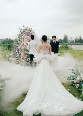 Không gian cưới ngoài trời bên sông. Vì sao ngày càng được ưa chuộng?