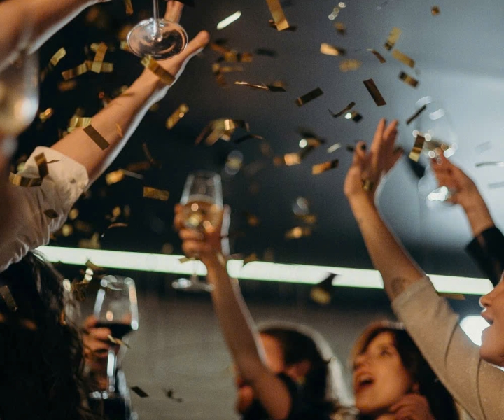 Gói Tất Niên 2025 – Ưu Đãi Ngập Tràn